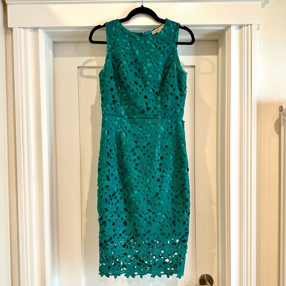 Lace overlay fitted dress